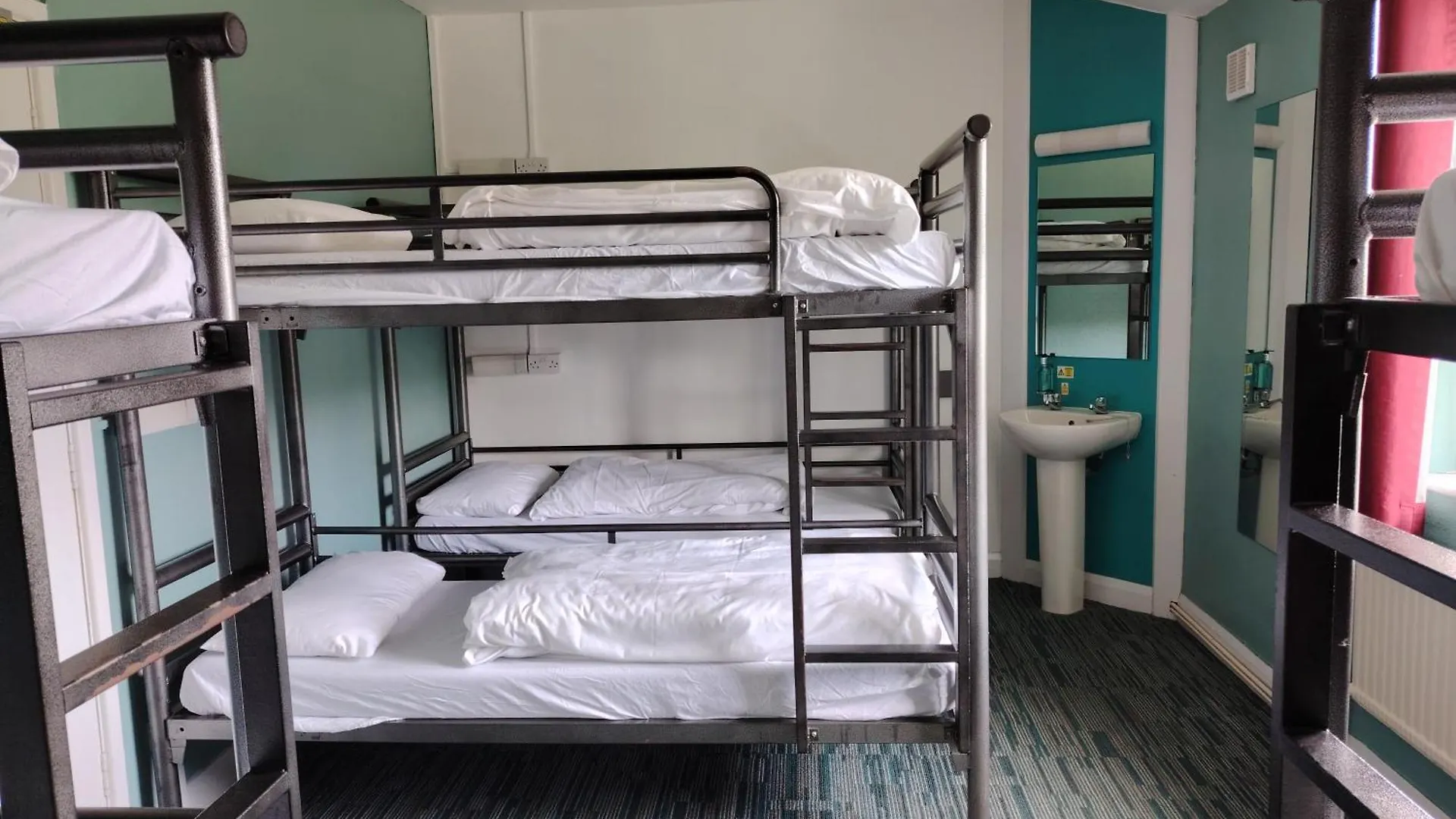 Yha Malham Hostel 0*,