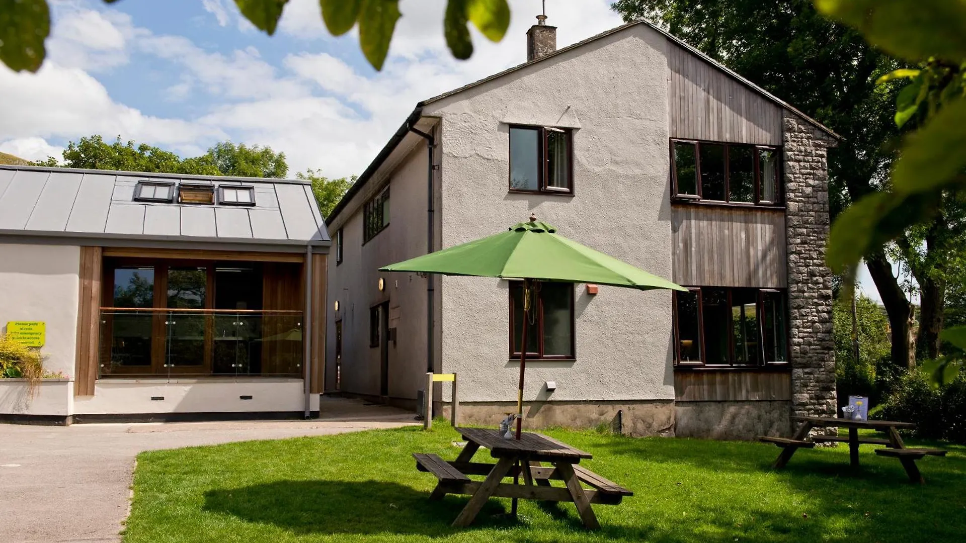 Контакты Yha Malham